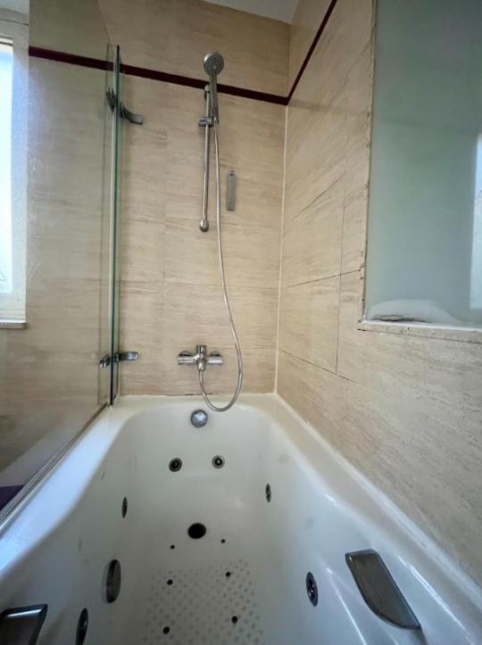 Hotel Spa La Central - Adults Only Maçanet de Cabrenys Dış mekan fotoğraf