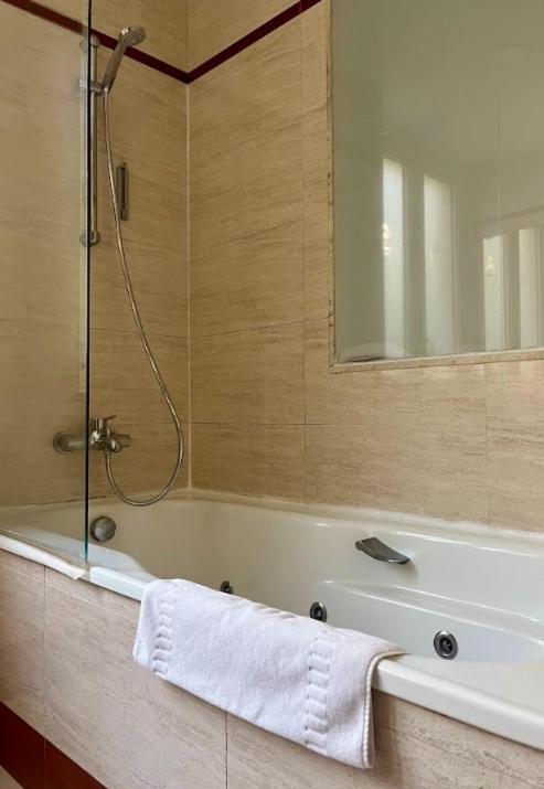 Hotel Spa La Central - Adults Only Maçanet de Cabrenys Dış mekan fotoğraf