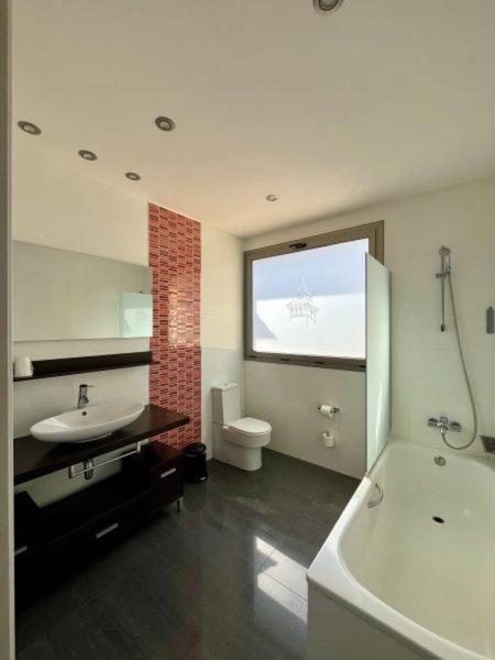 Hotel Spa La Central - Adults Only Maçanet de Cabrenys Dış mekan fotoğraf