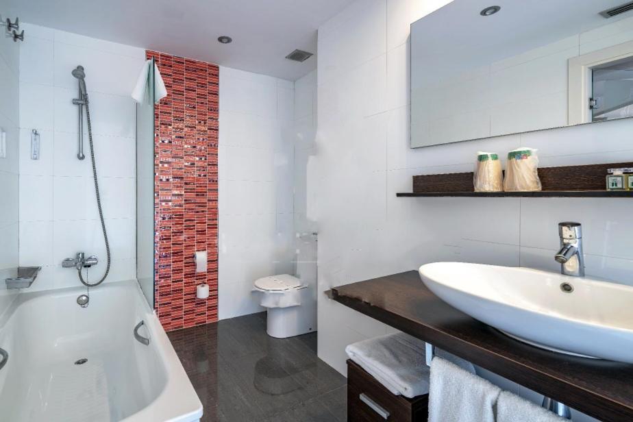 Hotel Spa La Central - Adults Only Maçanet de Cabrenys Dış mekan fotoğraf